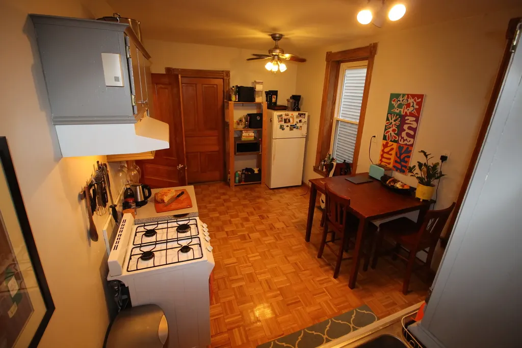 1736 West Beach Avenue Chicago IL 60622