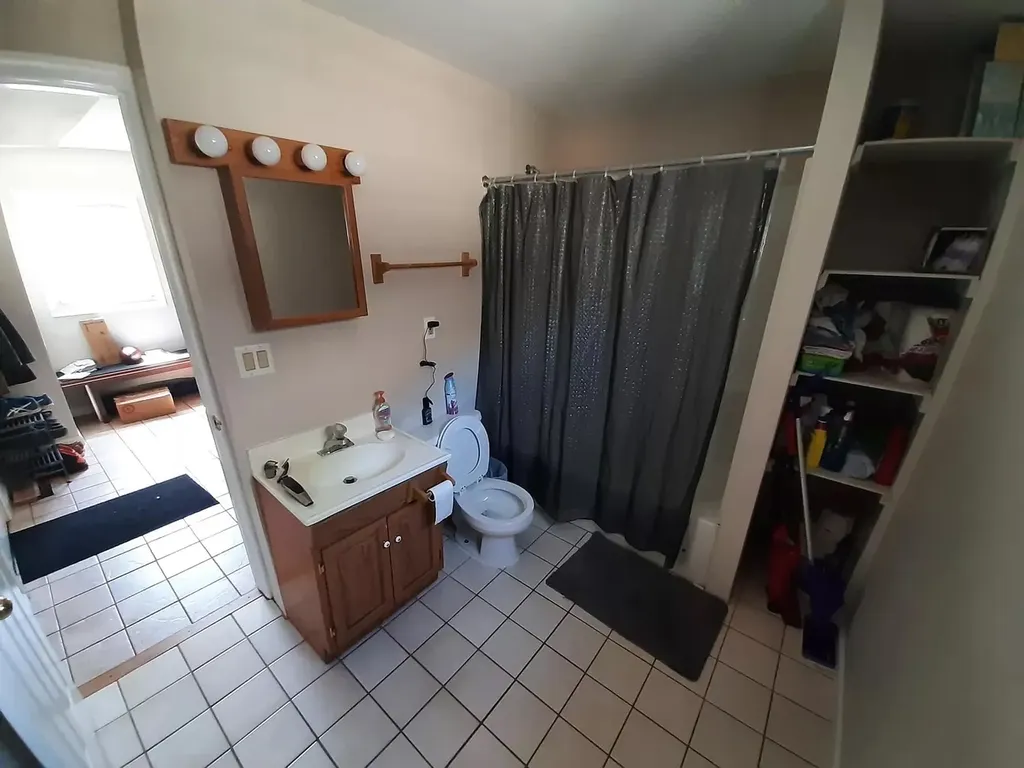 1736 West Beach Avenue Chicago IL 60622