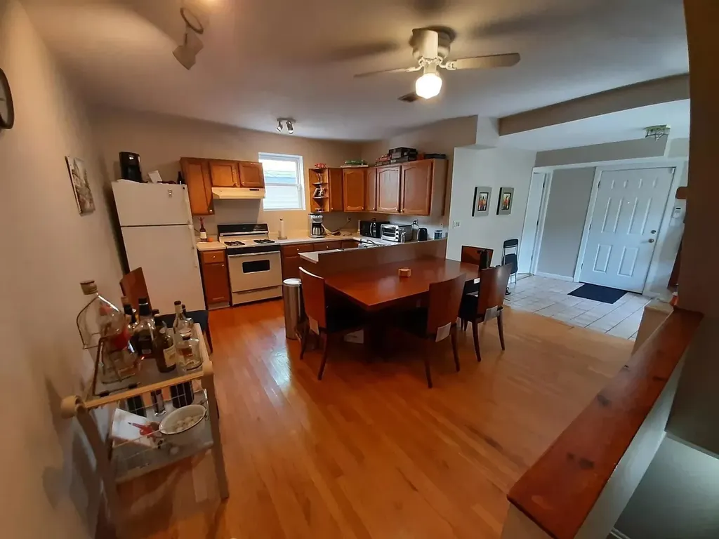 1736 West Beach Avenue Chicago IL 60622