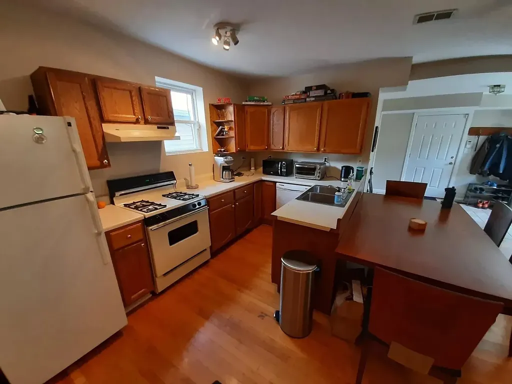 1736 West Beach Avenue Chicago IL 60622