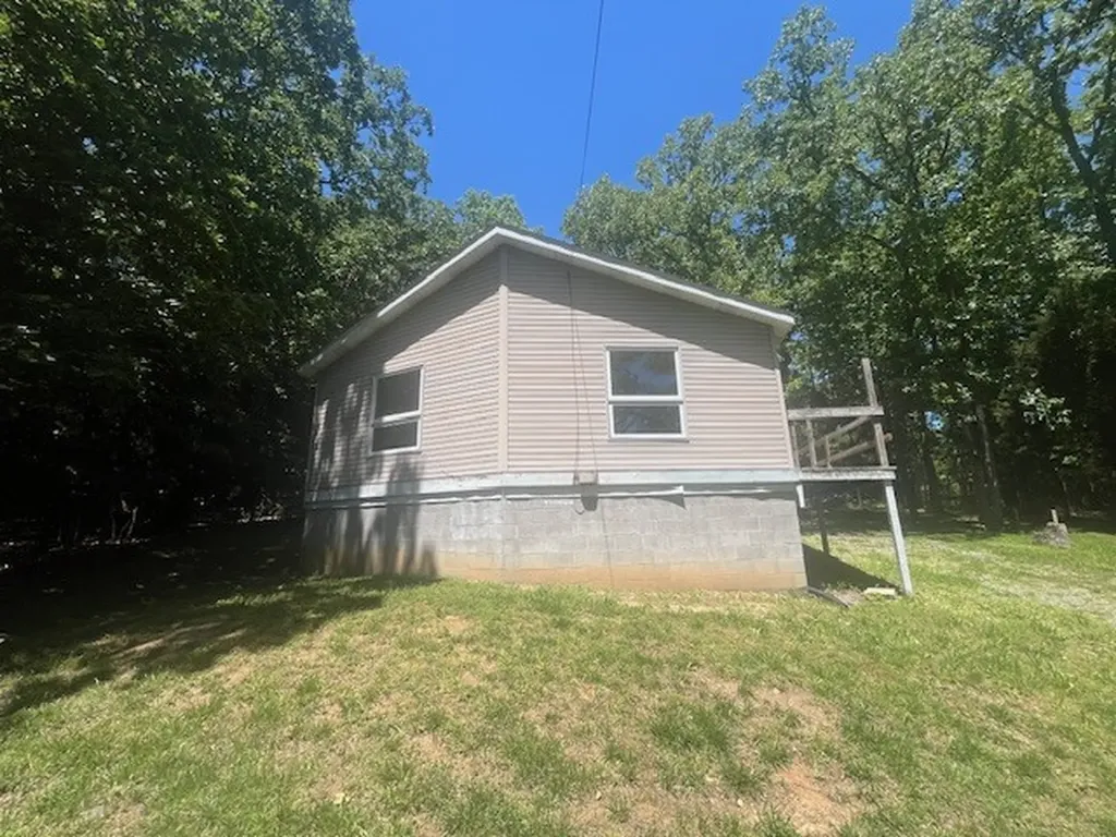 35 Sandy Point Goreville IL 62939