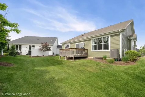 1569 Dempsey Drive St. Charles IL 60174