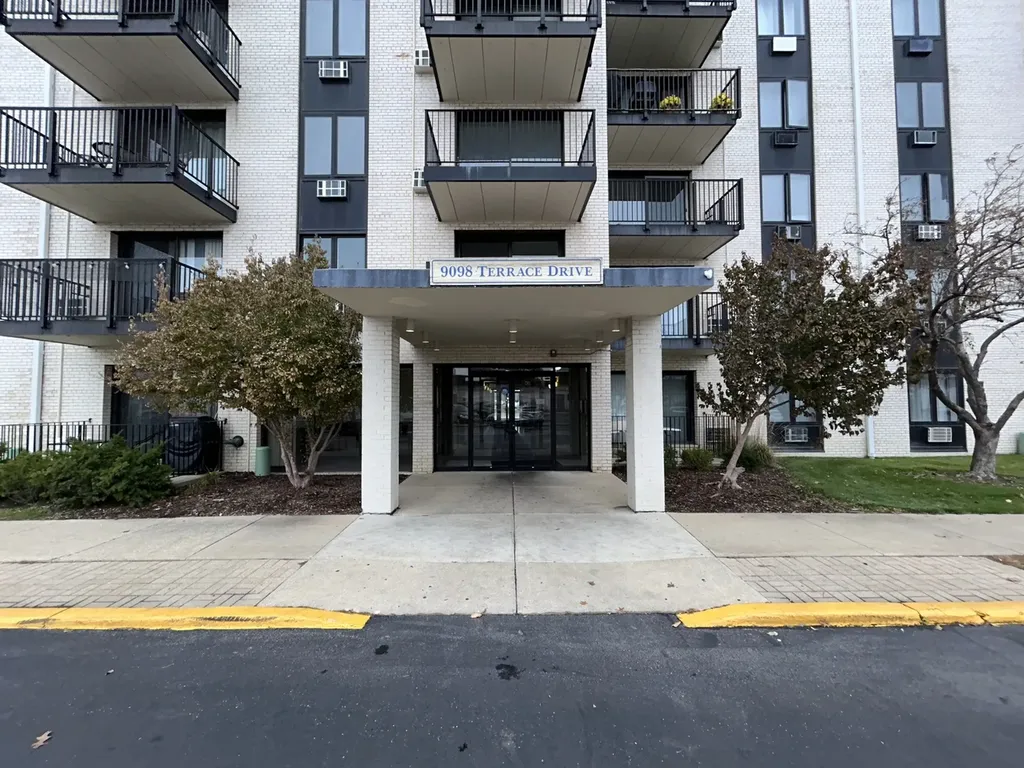 9098 West Terrace Drive Niles IL 60714