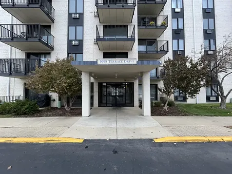 9098 West Terrace Drive Niles IL 60714