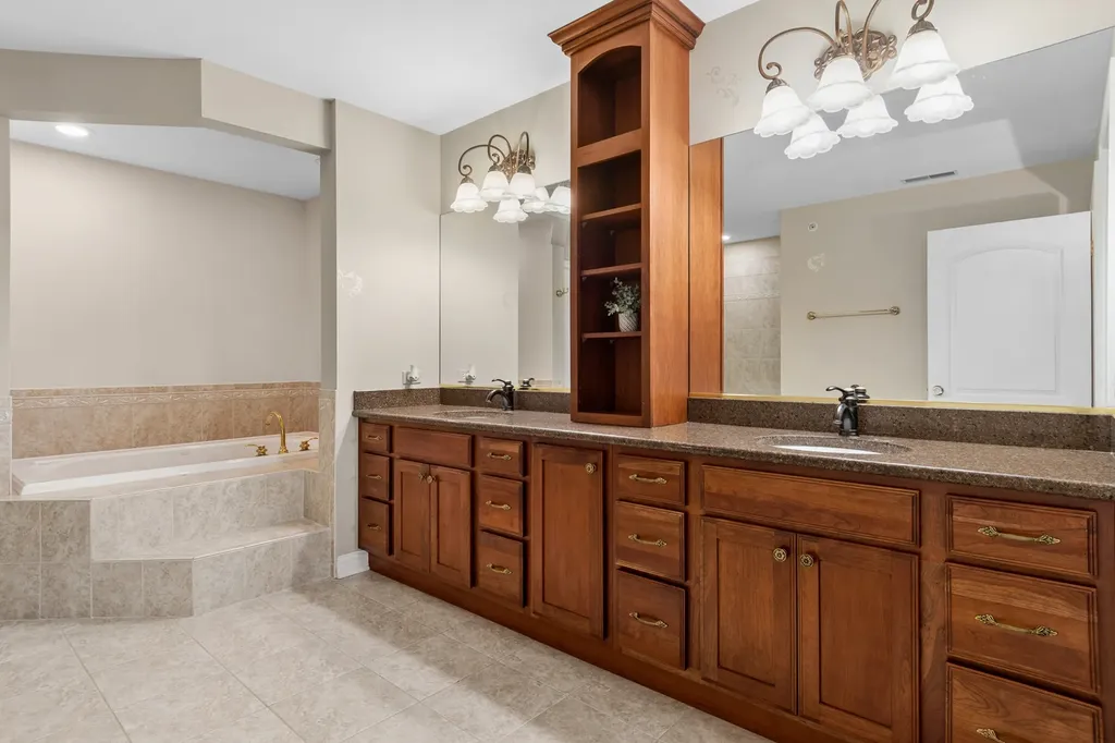 4147 Royal Mews Circle Naperville IL 60564