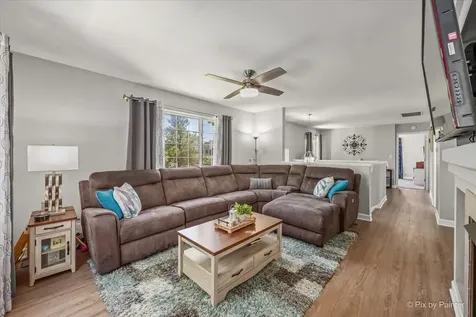 2433 Daybreak Court Elgin IL 60123