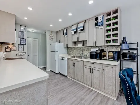 1717 West Crystal Lane Mount Prospect IL 60056