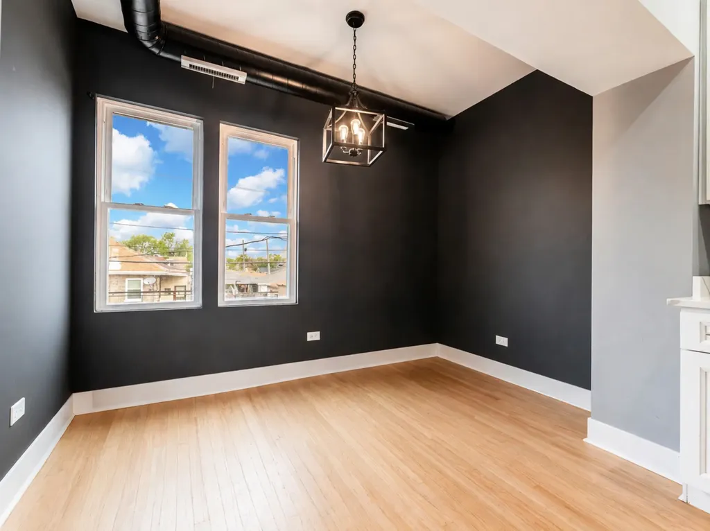 2552 West 59th Street Chicago IL 60629