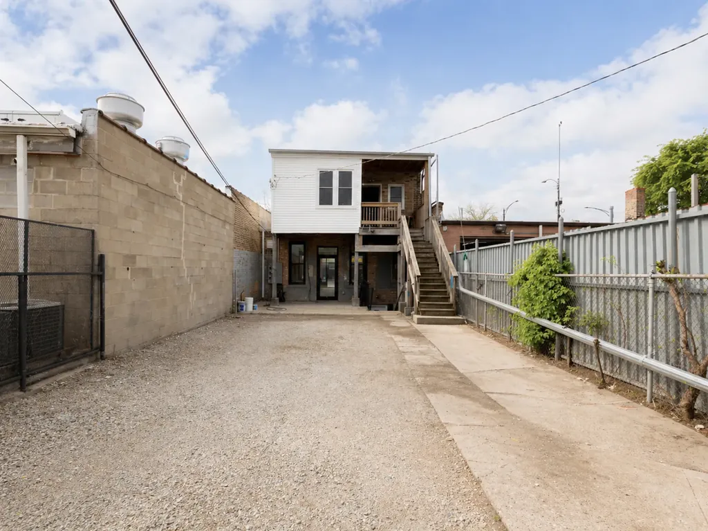 2552 West 59th Street Chicago IL 60629