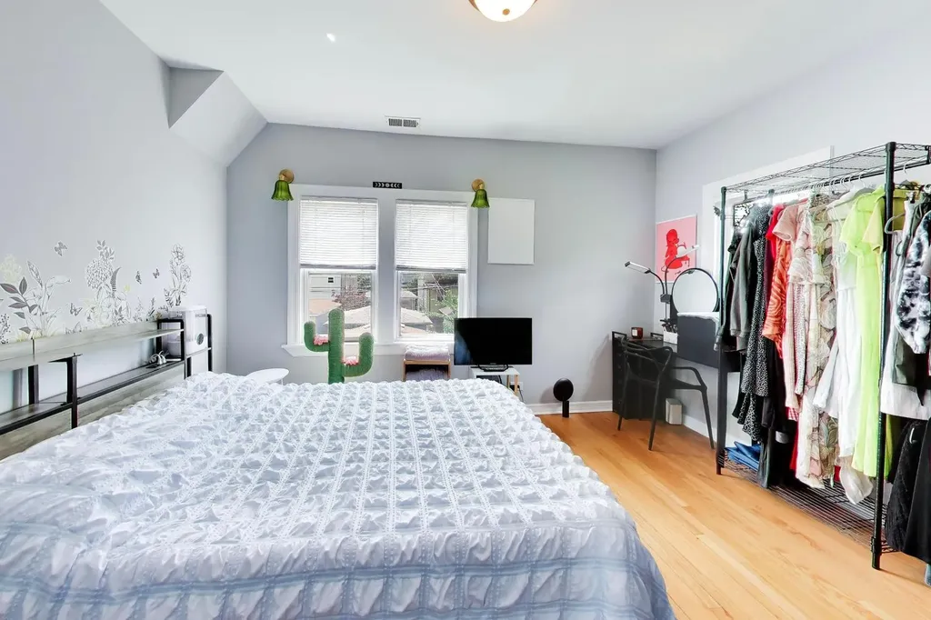 4825 West Hutchinson Street Chicago IL 60641