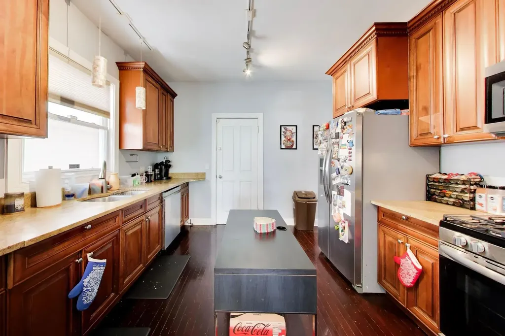 4825 West Hutchinson Street Chicago IL 60641