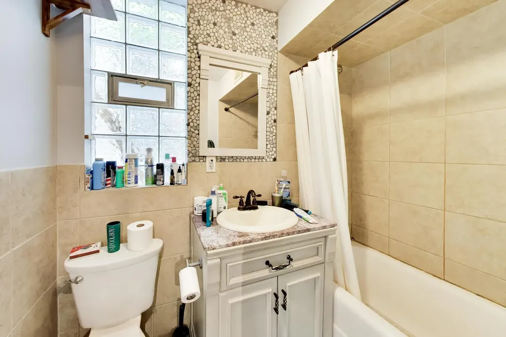 4825 West Hutchinson Street Chicago IL 60641