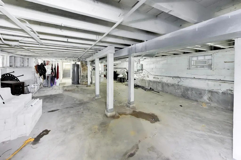 4825 West Hutchinson Street Chicago IL 60641
