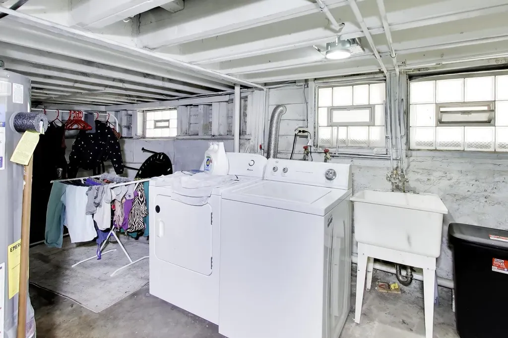 4825 West Hutchinson Street Chicago IL 60641