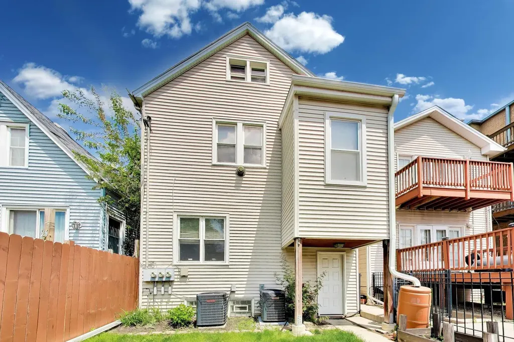 4825 West Hutchinson Street Chicago IL 60641