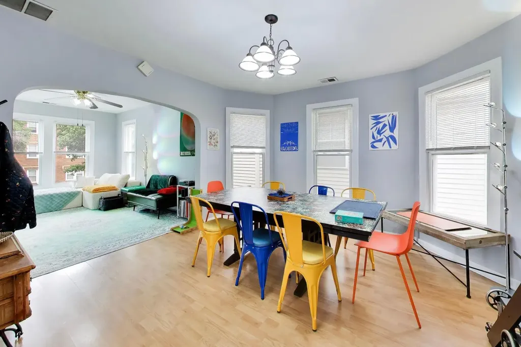 4825 West Hutchinson Street Chicago IL 60641