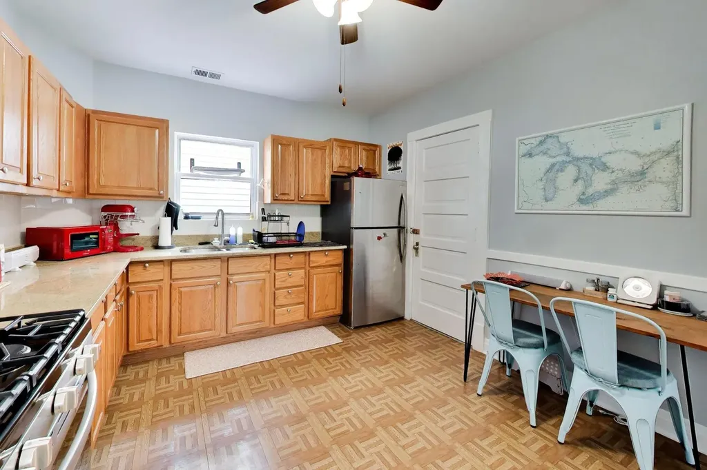 4825 West Hutchinson Street Chicago IL 60641