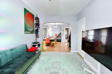 4825 West Hutchinson Street Chicago IL 60641