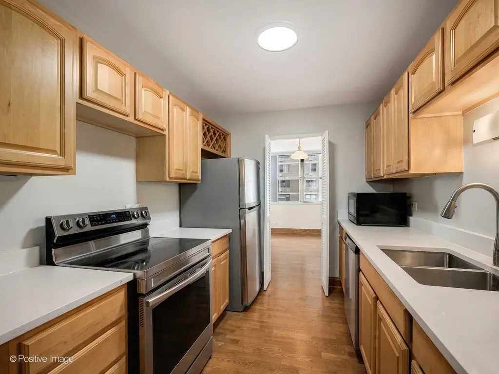 6301 North Sheridan Road Chicago IL 60660