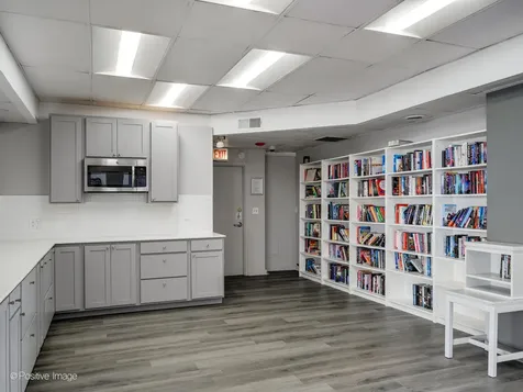 6301 North Sheridan Road Chicago IL 60660