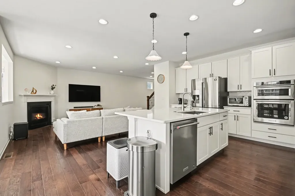 2515 Leander Court Woodridge IL 60517