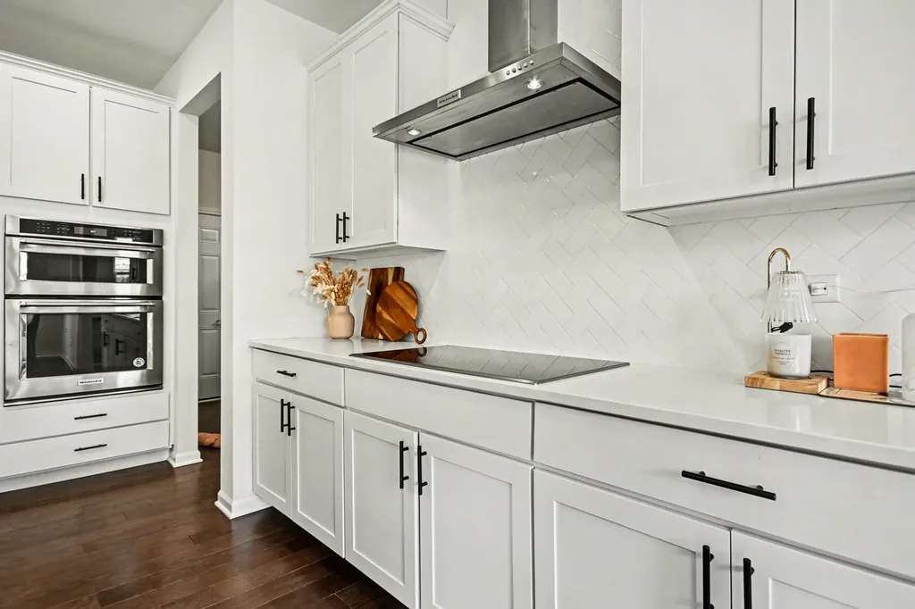 2515 Leander Court Woodridge IL 60517