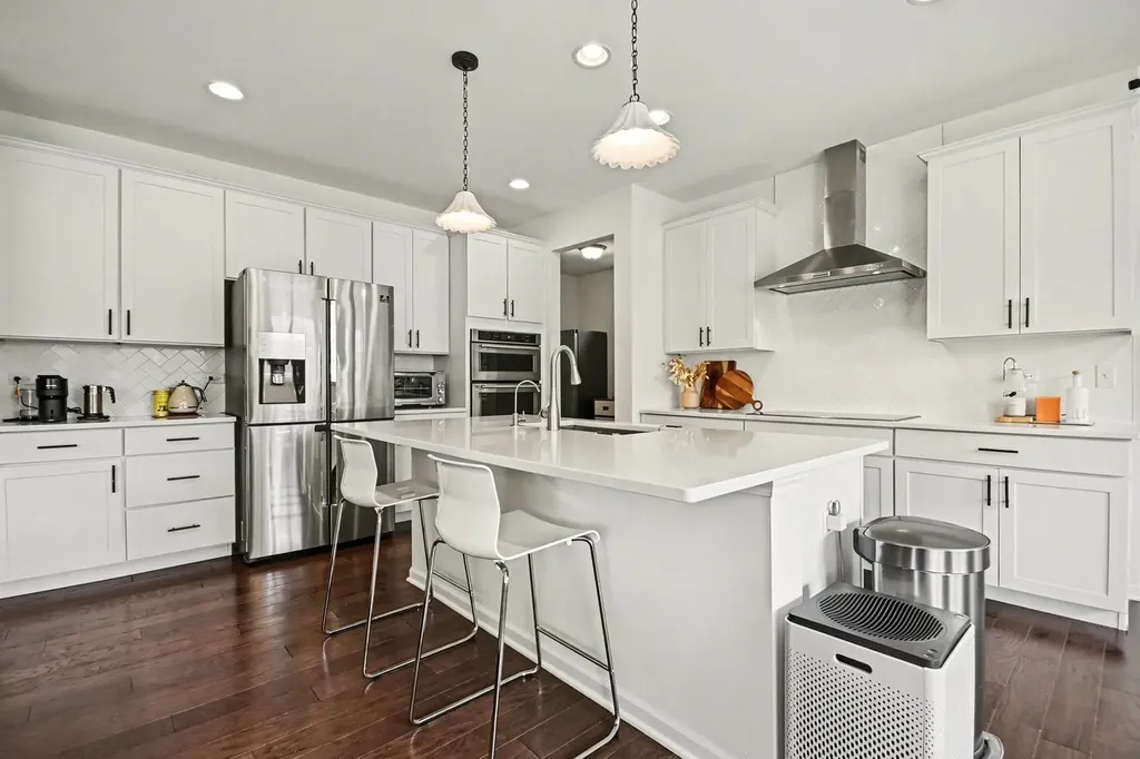 2515 Leander Court Woodridge IL 60517