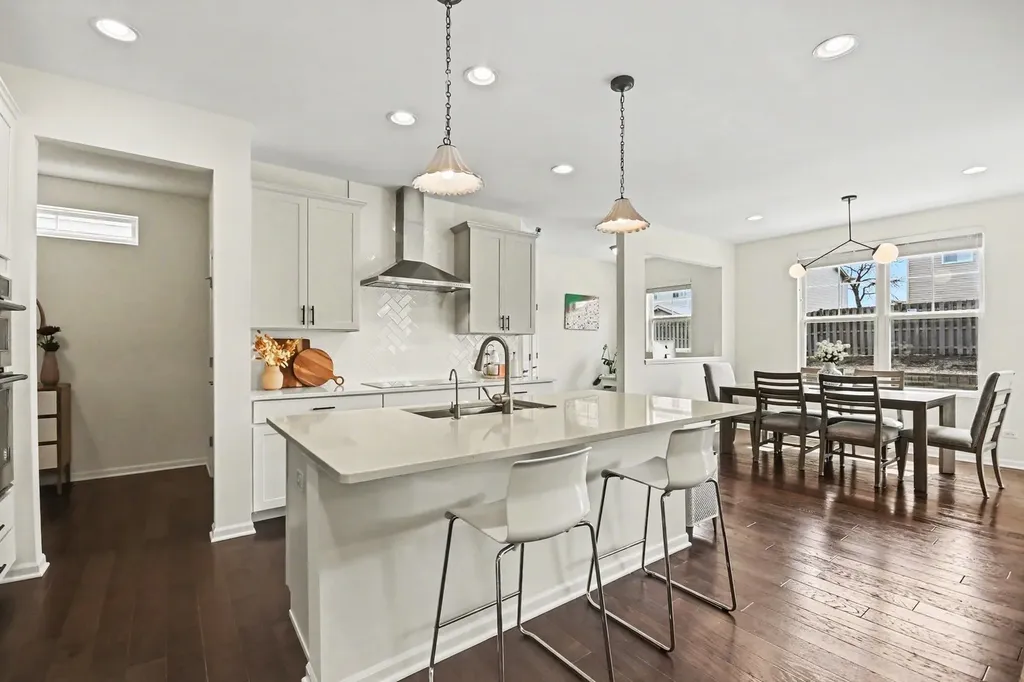 2515 Leander Court Woodridge IL 60517