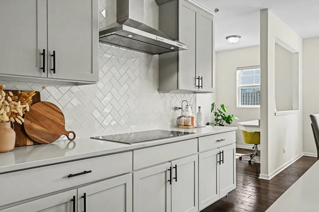 2515 Leander Court Woodridge IL 60517