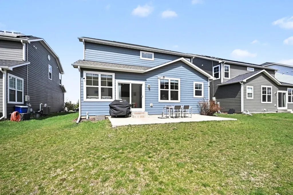 2515 Leander Court Woodridge IL 60517