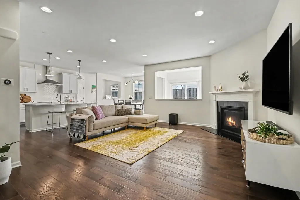 2515 Leander Court Woodridge IL 60517