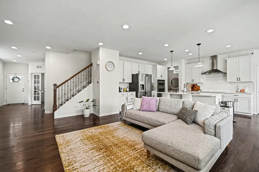 2515 Leander Court Woodridge IL 60517