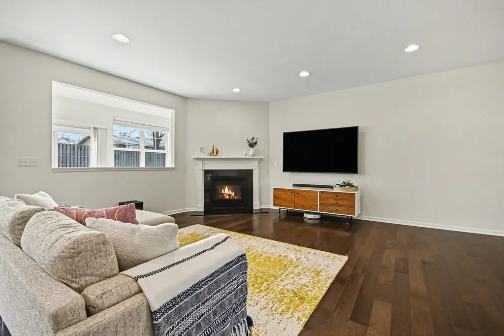 2515 Leander Court Woodridge IL 60517