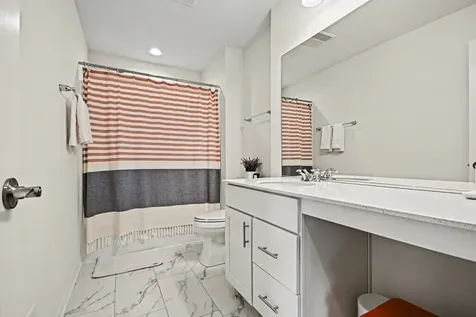 2515 Leander Court Woodridge IL 60517