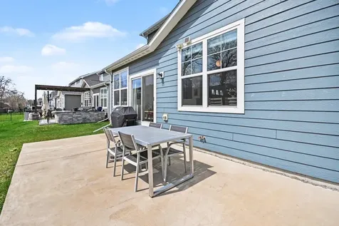 2515 Leander Court Woodridge IL 60517