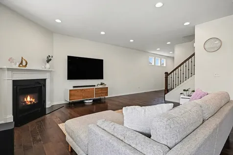 2515 Leander Court Woodridge IL 60517