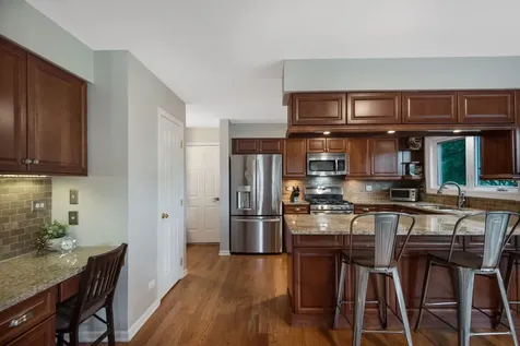 610 Fontana Place Mundelein IL 60060