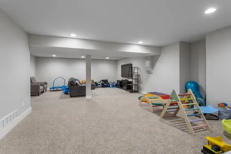 7 Kirby Circle Monticello IL 61856