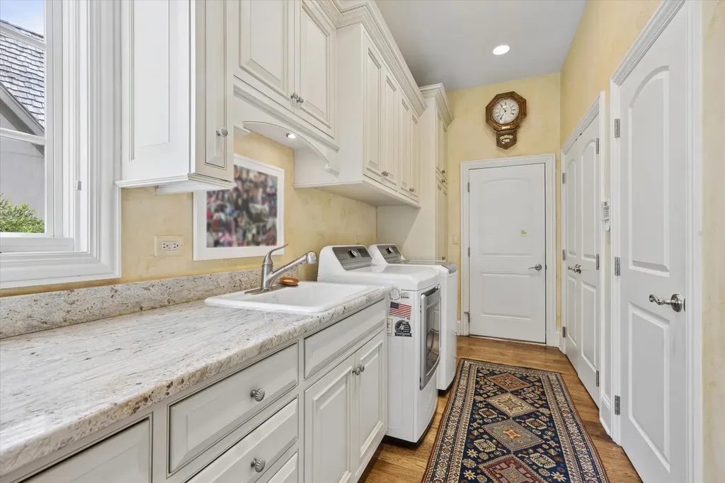 64 Forest Gate Circle Oak Brook IL 60523