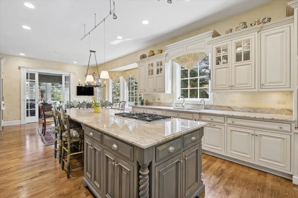 64 Forest Gate Circle Oak Brook IL 60523