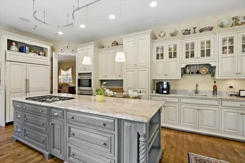64 Forest Gate Circle Oak Brook IL 60523
