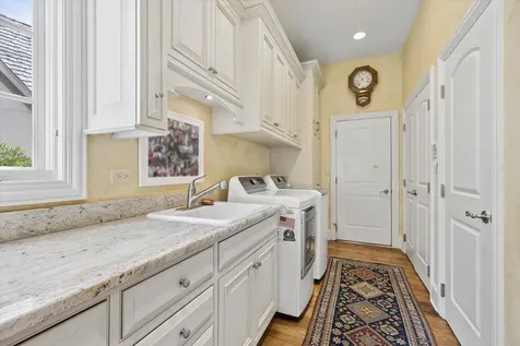 64 Forest Gate Circle Oak Brook IL 60523