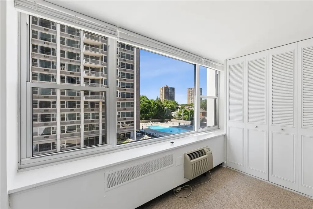 4250 North Marine Drive Chicago IL 60613