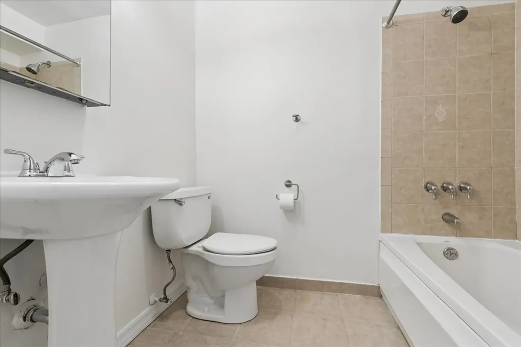 4250 North Marine Drive Chicago IL 60613