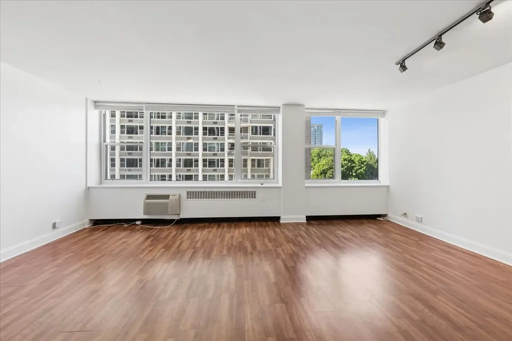 4250 North Marine Drive Chicago IL 60613