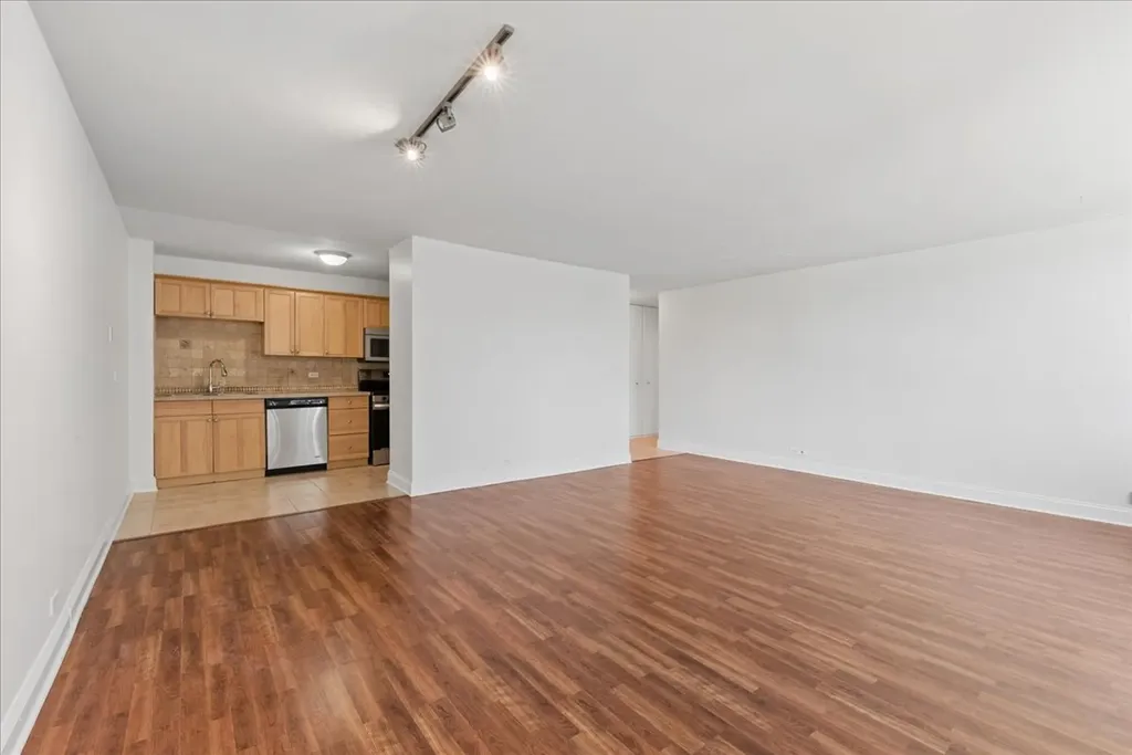4250 North Marine Drive Chicago IL 60613