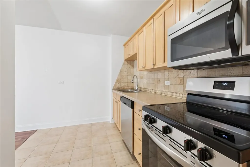 4250 North Marine Drive Chicago IL 60613