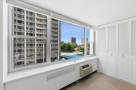 4250 North Marine Drive Chicago IL 60613