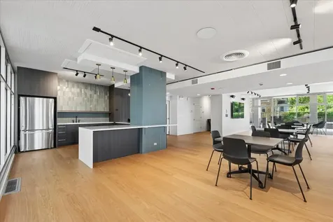 4250 North Marine Drive Chicago IL 60613