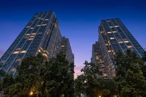 4250 North Marine Drive Chicago IL 60613